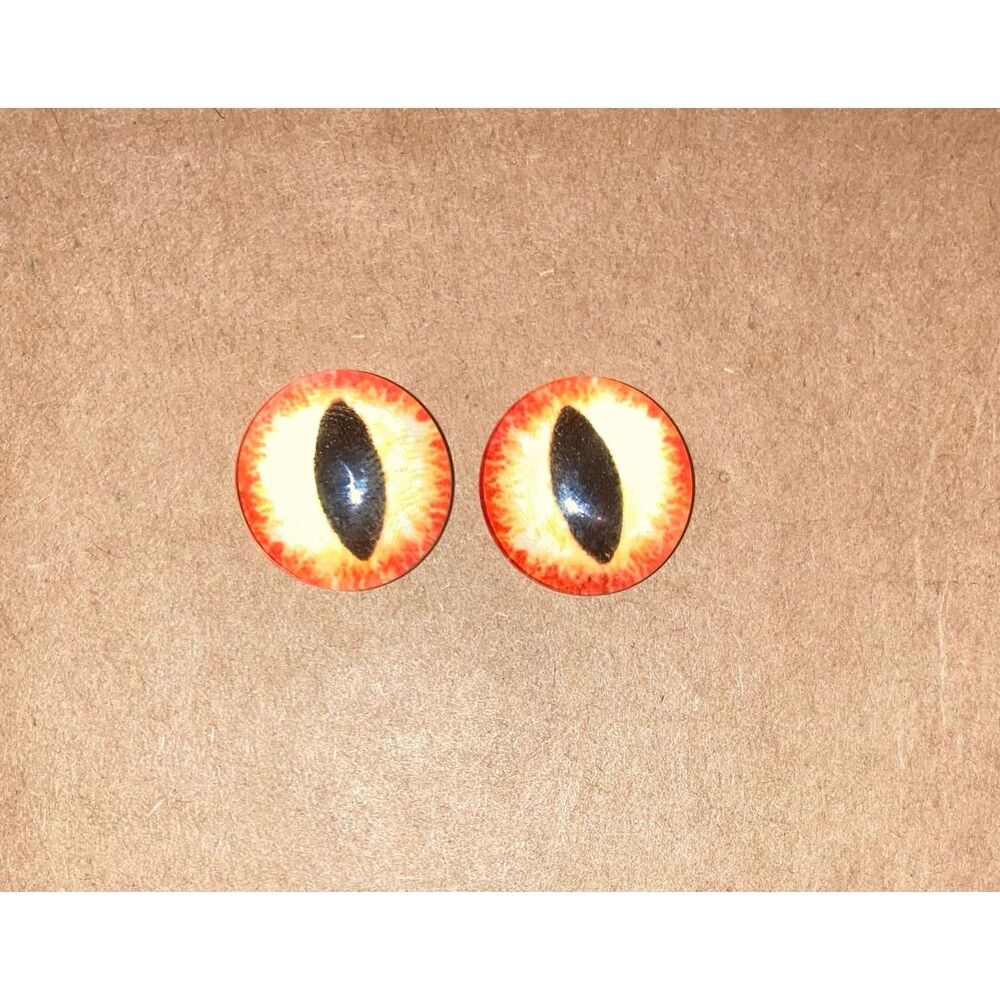 ☀️3/$9☀️ Handmade Yellow and Orange Reptile Eyeball Stud Earrings - Picture 1 of 3